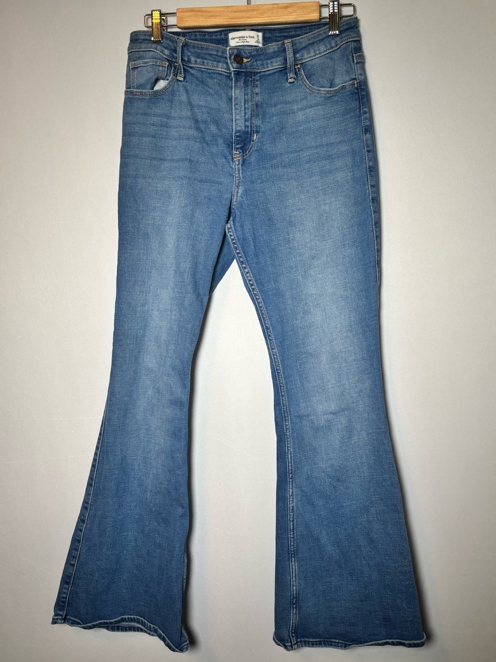 Abercrombie & Fitch The Flare Ultra High Rise Denim Blue Jeans Size 29/8